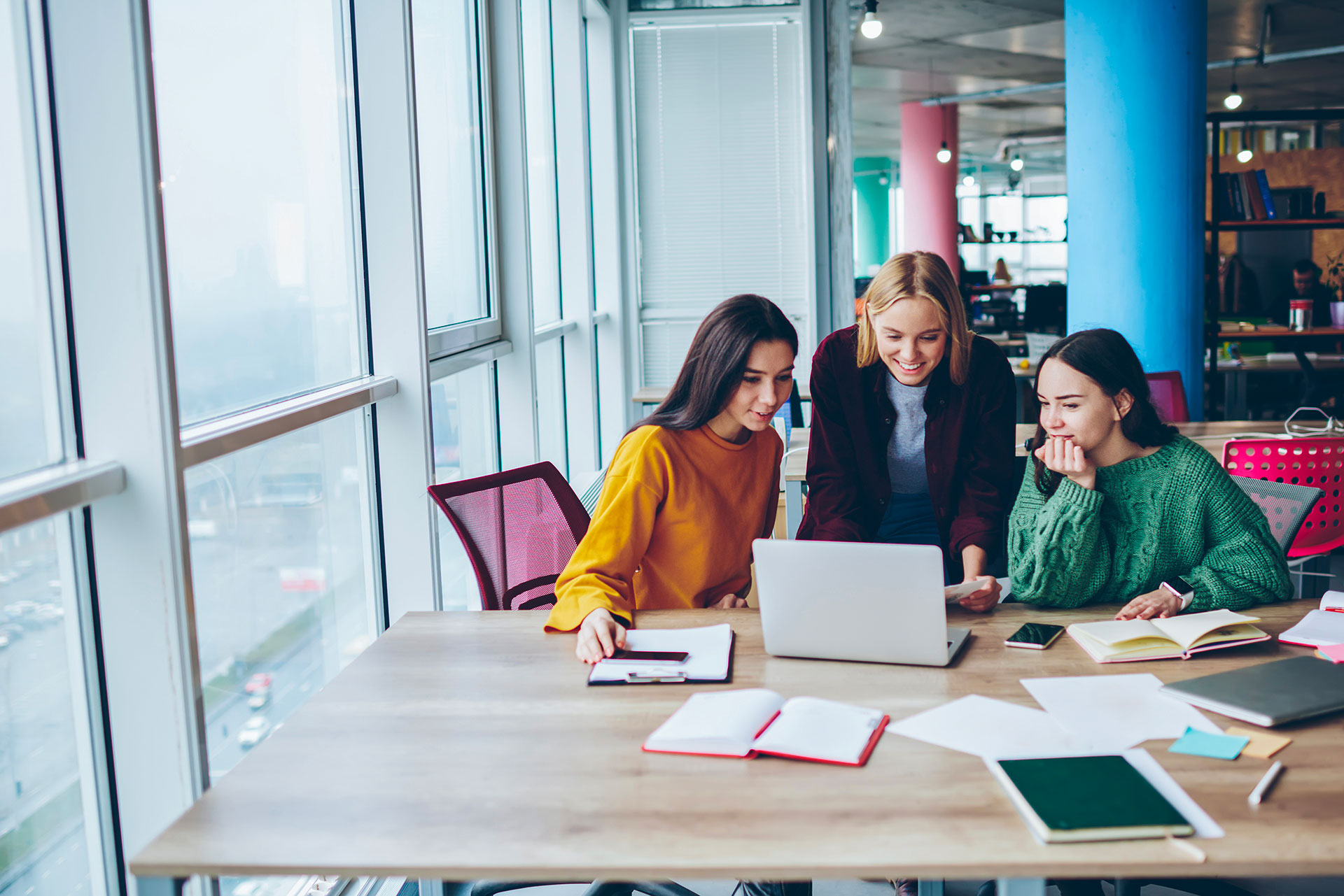 1-moment-equipe-entre-trois-femmes